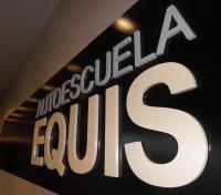 Logo AUTOESCUELA EQUIS - Autostool